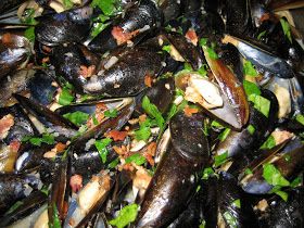 Mussels Recipes, Saffron Cream, Blue Mussel, Mussels Recipe, Grilled Cheese Recipes, Bleu Cheese, Recipes Cake, Salty Foods, Blue Cheese