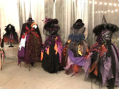 Halloween Mannequin - Purple Chocolat Home Halloween Mannequin Ideas, Mannequin Halloween, Halloween Mannequin, Wire Dress Form, Halloween Costumes For Sale, Old Halloween Costumes, Magic Woman, Mannequin Dress, Black Magic Woman