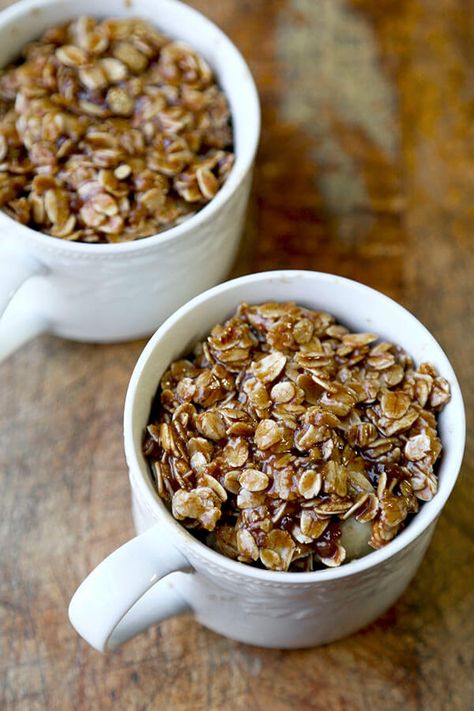 A sweet, chewy and fruit loaded Apple Crumble Mug Cake Recipe that tastes like you worked on it for hours, but is ready in less than 15 minutes! Easy Apple Crumble, Nutella Mug Cake, Easy Mug Cake, Mug Cake Recipe, Mug Cake Microwave, Cake Mug, Keto Mug Cake, Mug Recipes, Carrot Cake Recipe