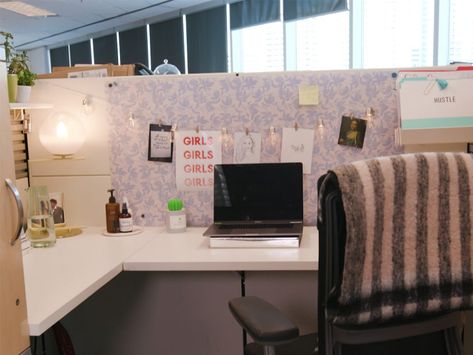 Office cubicle decor Workspace Decor Ideas For Work, Contact Paper Cubicle, Boho Cubicle Decor Office, Vintage Cubicle Decor, Organized Work Desk, Modern Cubicle Decor, Windowless Office Ideas, Office Desk Decor For Work Cubicle Women, Cubicle Decor Office Work Spaces