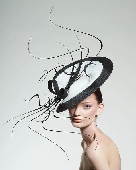 Beautiful hats from Philip Treacy’s ready-to-wear collections! ♥️ #philiptreacy #sombrerero #hatdesigner #hatfashion #lauraponte… | Instagram Phillip Treacy, Philip Treacy Hats, Classy Hats, Racing Fashion, Mad Hat, Large Brim Hat, Philip Treacy, Derby Fascinator, Couture Hats