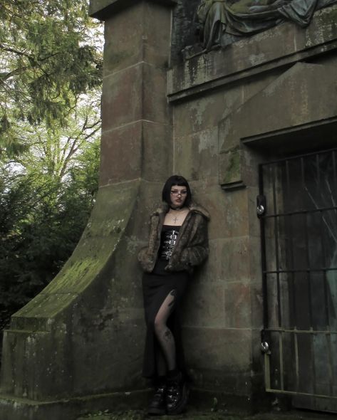 ††† shot done by @bl00dy_mxrie #alternative #alternativegirl #artist #artistoninstagram #art #graveyard #cemetery Photoshoot In Cemetery, Graveyard Senior Pictures, Goth Cemetery Photoshoot, Photoshoot Cemetery, Cemetery Photoshoot Ideas, Cemetery Shoot, Graveyard Photoshoot, Cemetery Photoshoot, Alternative Photoshoot