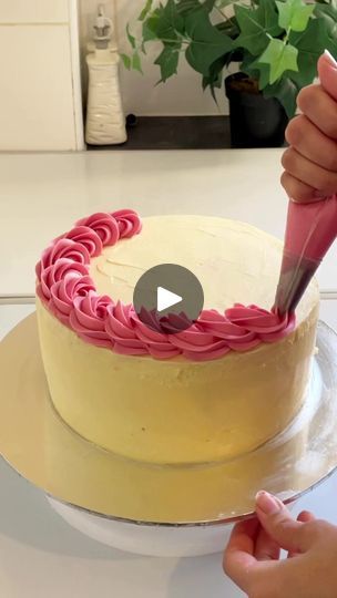 477K views · 928 reactions | Wilton 2D nozzle piping cake design #fbreels #reelsfbviral #fbreelsvideo #viralreelsfb #FacebookPage #pipingskills | HAFSI | HAFSI · Original audio 2d Nozzle Decoration, Nozzle Design Cakes, Pipping Cake Design Easy, Cake Nozzles Piping Tips, Piping Designs On Cakes, Cake Piping Designs, Cake Tricks, Wilton 2d, Piping Cake