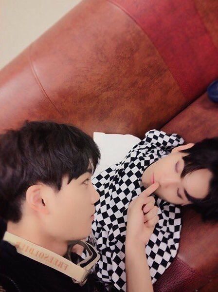 Baby is teasing his hyung while his hyung was sleeping😂😭 Daily Exo, Baekhyun Selca, Exo Official, Exo Couple, Exo Edits, Exo Chen, Chanyeol And Do, Exo Xiumin, Kim Jongdae