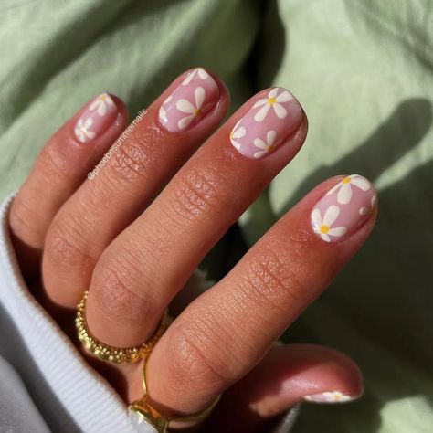 Short Nails Design, Spring Acrylic Nails, Cute Spring Nails, Daisy Nails, Short Square Nails, Trendy Nail Art, Short Nail Designs, Minimalist Nails, Nail Designs Spring