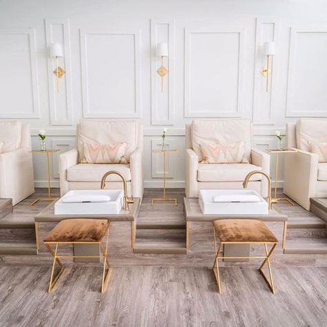 This modern and incredibly elegant spa is where I want to be getting pampered this Friyay. Designed by @maalleninteriors #relax and #rewind Desain Salon Kuku, Salons Cottage, Salon Interior Design Ideas, Pedicure Station, Nail Salon Interior Design, Cary North Carolina, Nail Salon Interior, Hair Salon Interior, Nail Salon Decor