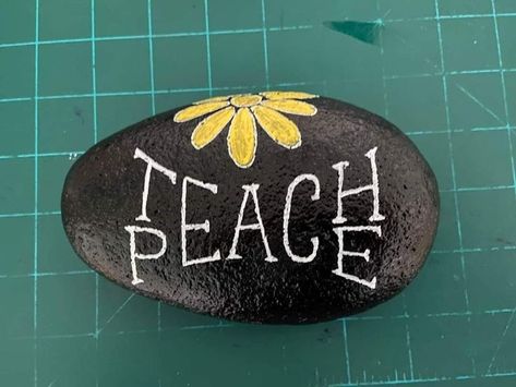 Rock Painting Sayings, Inspirational Rocks Words, Easy Painting Rocks, Painted Rock Sayings, Rock Painting Ideas Easy Funny, Cool Rock Painting Ideas Funny, Rock Painting Quotes, Cool Rock Painting Ideas Easy, Easy Things To Paint On Rocks