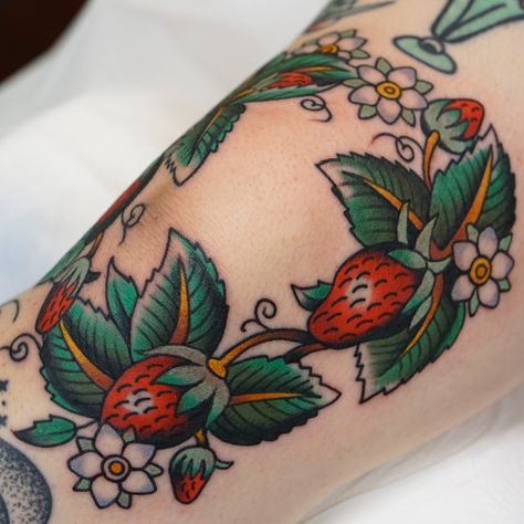 Really fun knee tattoo for Sara who has a good collection and great ideas. Thanks! 📩mongenetics@gmail.com . . . #tattoo #traditionaltattoo… Traditional Flowers Tattoo, Traditional Tattoo Knee, Tattoo Knee, Knee Tattoos, Strawberry Tattoo, Traditional Tattoo Inspiration, Traditional Tattoo Sleeve, Elbow Tattoos, Tatuaje A Color