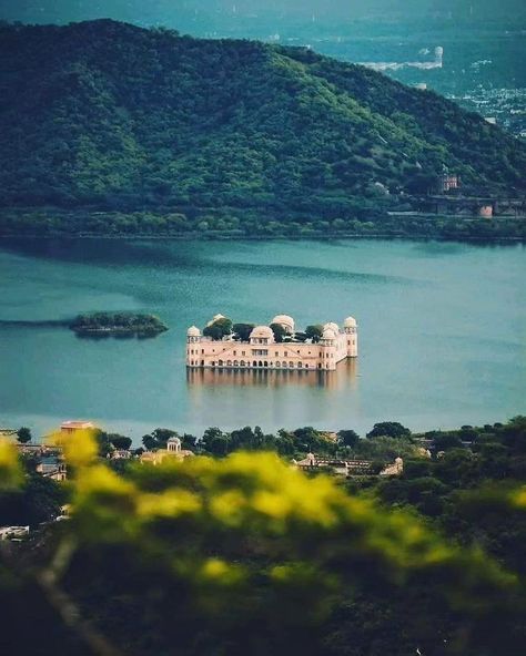 Jal Mahal Jaipur, Beautiful Places In India, Jal Mahal, Lake Lighthouse, Instagram Places, Indian Photography, Jaipur Rajasthan, Udaipur, Beautiful Lakes