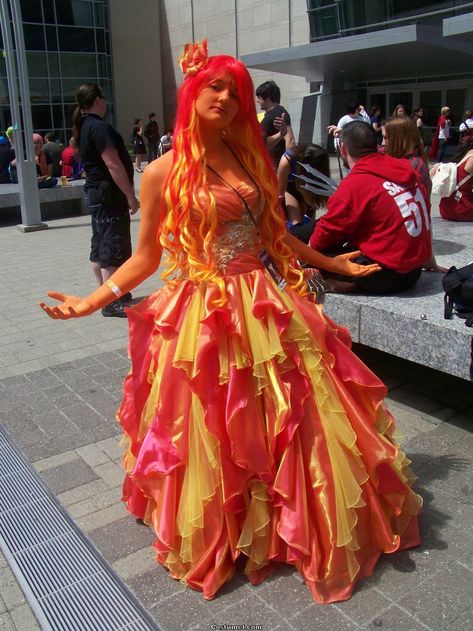 Dress like Flame Princess from Adventure Time - Costume & Cosplay Guide  #AdventureTime #costume  #FlamePrincess Flame Halloween Costume, Ember Costume, Calcifer Cosplay, Flame Princess Cosplay, Flame Costume, Ghibli Cosplay, Halloween Wishlist, Adventure Time Flame Princess, Holiday Party Dresses Christmas