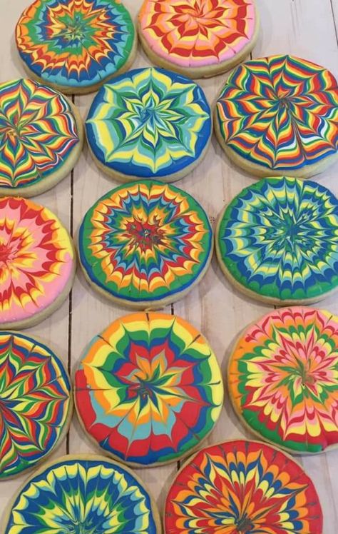 Easy Circle Cookie Designs, Circle Cookies Royal Icing, Circle Cookie Designs, Decorated Circle Cookies, Round Royal Icing Cookies, Round Cookie Decorating, Circle Royal Icing Cookies, Round Cookies Decorated, Circle Cookies Decorated