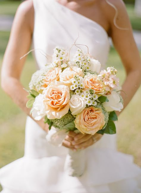 Peach Wedding Flowers Bouquet, Peach Wedding Bouquet, Peach Bouquet, Peach Wedding Flowers, Boda Diy, A Bouquet Of Flowers, Diy Wedding Flowers, Peach Wedding, Bouquet Of Flowers