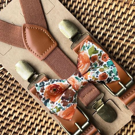 This burnt orange floral bow tie & brown suspenders set is a great choice for a bowtie for a terracotta wedding, fall wedding, autumn ring bearer gift, boho wedding, bow ties for men, ring bearer outfit, any other special occasion. ❤ **Please Specify**  Bow Tie Only (w/ Clip or Neck Strap), Suspenders Only, or Bow Tie Only & Susp (Bow Tie and Suspenders) SUSPENDERS- One Pair of our Quality Suspenders BOW TIE - One Bow Tie on White Adjustable STRAP or Alligator CLIP PET BOWTIE w/ Elastic Loops- S Terracotta Bow Tie, Copper Tie, Ring Bearer Gift, Brown Suspenders, Tie And Suspenders, Orange Ring, Terracotta Wedding, Ring Bearer Gifts, Bearer Outfit