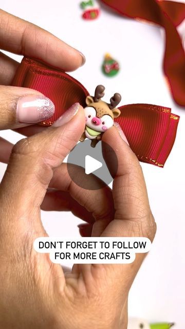 Monica Silva on Instagram: "Christmas Hair Bow Tutorial 🎄 #hairbowtutorial #hairbowdiy #bowtutorial #ribbon #moño #liston #toddlermom" Diy Christmas Hair Bows, Christmas Hair Bows Diy, Hair Bow Tutorial, Christmas Hair Bows, Bow Tutorial, Toddler Mom, Instagram Christmas, 2023 Christmas, Christmas Hair