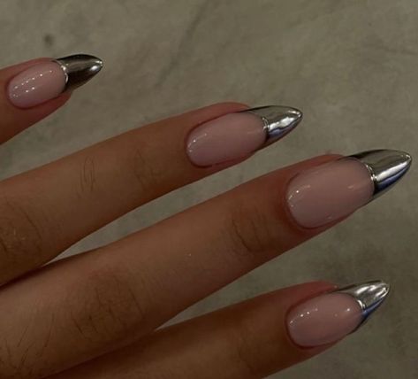 Platinum French Nails, Nails With Silver Detail, Silver Acrilyc Nails, Silver Tip Nails, Chrome Nails Designs, Nail Ring, Diy Nail Designs, Oval Nails, New Year's Nails