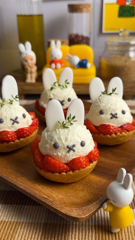 So adorable! Cute Bunny Desserts, Cute Desserts Aesthetic, Kawaii Food Recipe, Cute Dessert Recipes, Miffy Strawberry, Cheesecake Tartlets, Cute Food Recipes, Animal Shaped Foods, Bunny Desserts