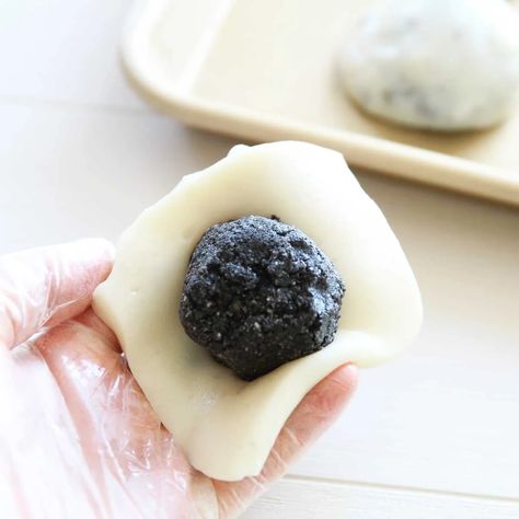 Easy 3-Ingredient Black Sesame Paste for Mochi and Mooncake Fillings - All Purpose Veggies Sesame Balls Recipe, Sesame Mochi, Honey And Coconut Oil, Asian Treats, Sesame Balls, Mat Inspiration, Black Sesame Paste, Mooncake Recipe, Sesame Paste