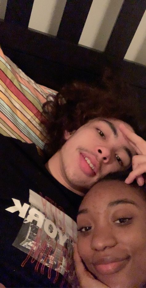 Black Gf White Bf Aesthetic, Bwwm Aesthetic Faceless, Black And Latino Couples, Interracial Couples Bwwm, Biracial Couples, Flipagram Instagram, Swirl Couples, Teen Couples, Mixed Couples