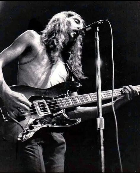 Craig Olesky on Instagram: "#SouthernLegend. One of my favorite, rare photos of the great Berry Oakley singing Hoochie Coochie Man on stage with The Allman Brothers Band during their 305 days on the road in 1970. The band grew their following the right way, bringing their music to the people... Photo by Twiggs Lyndon. #allmanbrothers #RIPberryoakley #legend #brother #icon #abb #soundsofthesouth #theroadgoesonforever" Berry Oakley, Gregg Allman, The Allman Brothers, Allman Brothers Band, Allman Brothers, Old Rock, Southern Rock, Classic Southern, Rare Photos