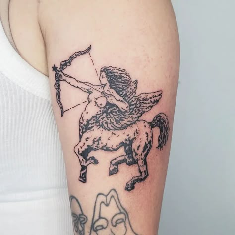 American Traditional Sagittarius Tattoo, Sagittarius Centaur Tattoo, Sagittarius Tattoo Aesthetic, Female Sagittarius Tattoo, Symetric Tattoo Back, Centaur Tattoo Sagittarius, Sagittarius Aesthetic Tattoo, Sagittarius Archer Tattoo, Archer Tattoo Sagittarius