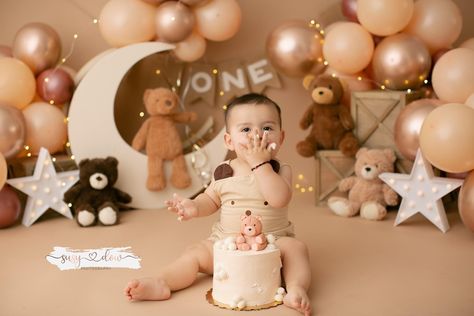 Boy cake smash, teddy bear cake smash. First year session for boy. Neutral color cake smash. 1st Birthday Photoshoot Cake Smash Photos, Bear Theme Photo Shoot, Bear Smash Cake Photoshoot, Teddy Bear Theme Photoshoot, Teddy Bear Themed Photoshoot, Teddy Bear 1st Birthday Photoshoot, Cake Smash Neutral Colors, Teddy Bear First Birthday Photoshoot, Bear Themed Cake Smash