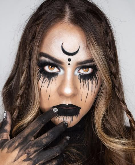 Smokey Witch Makeup, Bog Witch Makeup, Enchantress Makeup Halloween, Halloween Party Hairstyles, Diy Demon Costume Women, Hekate Makeup, Wizard Makeup Female, Dark Halloween Makeup Witch, Lunar Witch Costume