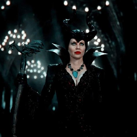 Maleficent Ouat, Kristin Bauer, Once Up A Time, Disney Fairy, Evil Queen, Fantasy Series, Maleficent, Disney Villains, Bra Women