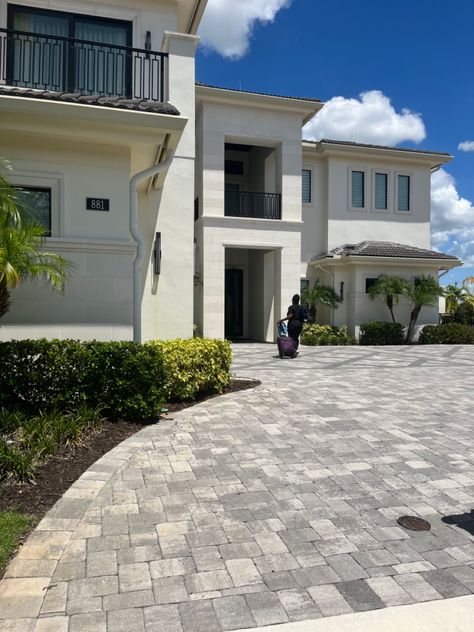 black girl luxury • vacation • florida • orlando • airbnb Miami Airbnb, Miami Florida Houses, Houses In Miami, Orlando Houses Aesthetic, Florida Neighborhood Aesthetic, Houses In Miami Florida, Orlando Airbnb, Florida Airbnb, Orlando Homes