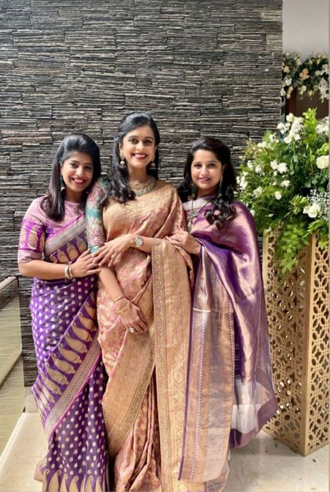 Banaras Saree Styling, Ilkal Saree, Classy Saree, Celebrity Saree, Saree Styling, Hair Style On Saree, Reception Saree, Mother Daughter Photos, Lehenga Saree Design