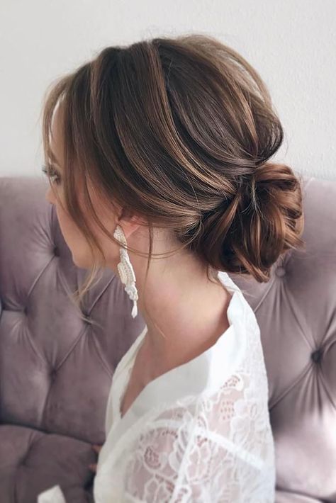 30 Timeless Bridal Hairstyles ❤ timeless bridal hairstyles textured low bun on brown hair anastasia_vojtehovich #weddingforward #wedding #bride #timelessbridalhairstyles Low Bun Wedding Hair, Sanggul Modern, Low Bun Hairstyles, Bridal Hair Updo, Best Wedding Hairstyles, Wedding Hair Inspiration, Low Bun, Bridal Hairstyles, Penteado Cabelo Curto