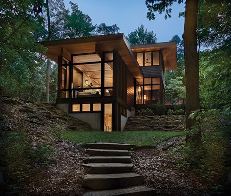 When selecting new windows, every detail matters—from materials and performance to beauty and functionality. Check out our guide to selecting nothing short of the best for your Midwestern abode here—featuring expert advice from Kolbe Gallery & Andersen Windows. 📸 Kolbe Gallery Twin Cities House Built Into Hillside Woods, House On Top Of Hill, Cedar Roof, Rustic Retreat, Modern Cottage, Cabin In The Woods, Cabins In The Woods, Mid Century House, Architecture Firm