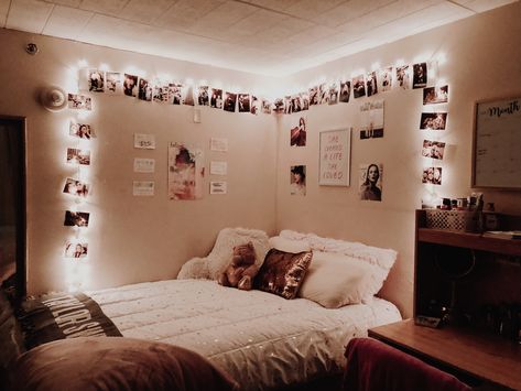 Idea Bilik Tidur, Reka Bentuk Bilik Tidur, Teenage Room Decor, Hiasan Bilik Tidur, Rooms Decor, Cute Dorm Rooms, Interior Minimalista, Dorm Room Inspiration, Girl Bedroom Designs