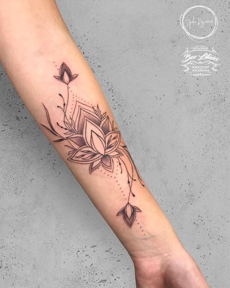 Arm Tattoos For Women Forearm, Forearm Tattoo Girl, Vines Tattoo, Unique Forearm Tattoos, Lower Arm Tattoos, Inner Arm Tattoos, Inner Forearm Tattoo, Small Forearm Tattoos, Forarm Tattoos