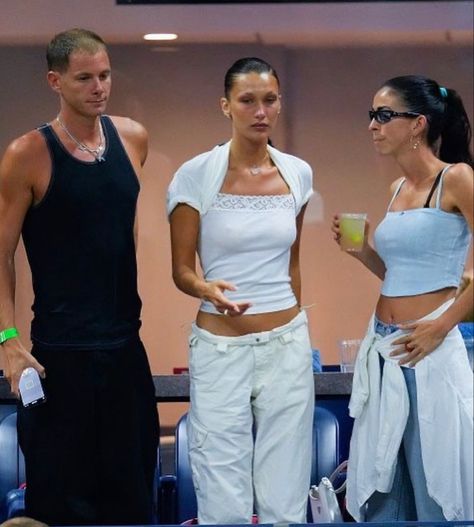 2000s Tennis Outfit, Us Open Outfit Tennis New York, Tennis Tournament Outfit, Bella Hadid Street Style, Isabella Hadid, Us Open Tennis, Tennis Tournament, Bella Hadid Style, Hadid Style