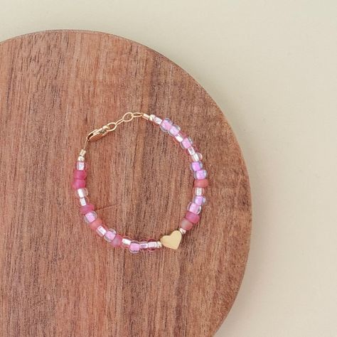 This new pretty bracelet is now available! Link in stories 💗 Mommy And Me Bracelets, Girl Bracelet, Mom And Me, Bracelet Heart, Gold Armband, Baby Bracelet, Pretty Bracelets, Handmade Bracelet