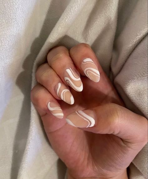 White And Gold Swirl Nails, White Swirly Nails, Nails White Swirl, Swirly Nail Designs, Nail Ideas Prom, White Swirl Nails, Swirly Nails, Adorable Nails, Swirl Nails