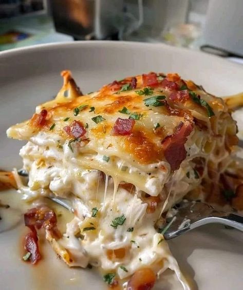 Cracked Chicken Lasagna, Chicken Lasagna Recipe Easy, Turkey Lasagna Recipe, Chicken Lasagna Recipe, Lasagna Recipes, Chicken Casseroles, Easy Lasagna Recipe, Main Entrees, Grandma Cooking