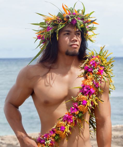 Hawaiian Headdress, Hawiian Party, Men Bodies, Hawaii Aloha, Kings Crown, Big Island Hawaii, Big Island, Model Pictures, Tahiti