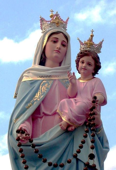 Our Lady of the Rosary of San Nicolás, Argentina – 25 September:An ordinary housewife, a mother and grandmother who had no formal education and no knowledge of the Bible or theology claimed that she was visited by the Blessed Mother daily for a period of over 6 years. She reportedly additionally received 68 messages from Jesus Our Lady Of Rosary, Mary Jesus Mother, Our Lady Of The Rosary, Lady Of The Rosary, مريم العذراء, Jesus Mother, The Transfiguration, Virgin Mary Statue, San Nicolas