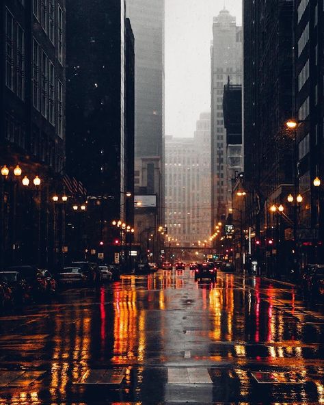 City Lights Rain, Rain In City, City Iphone Wallpaper, Dark Academia Aesthetic Wallpaper, City Streets Photography, City Rain, Travel Destinations Photography, Simple Canvas Paintings, Dark City