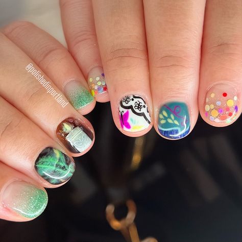 Disney Nails Encanto, Encanto Nails Designs Disney, Encanto Nail Art, Encanto Nails Designs, Encanto Nails, Pixar Nails, Disney 2025, Disney Nails, Birthday Nails