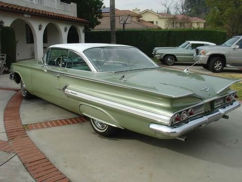 1960 chevrolet impala 1960 Chevy Impala, Old Fashioned Cars, Counting Cars, Classic Automobiles, Old Vintage Cars, Classic Cars Trucks Hot Rods, Old School Cars, Classy Cars, Chevy Impala