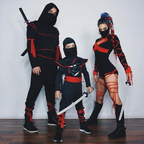 #Halloween #Makeup #Costume #Ninja Rave Halloween Costumes, Ninja Halloween, Family Themed Halloween Costumes, 90s Halloween Costumes, Clown Halloween Costumes, Themed Halloween Costumes, Halloween Parejas, Doll Halloween Costume, Halloween Coustumes