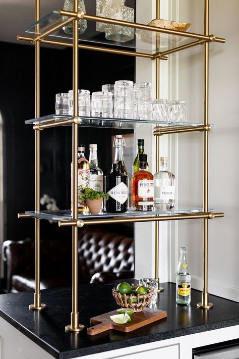 Tutor Kitchen, Glass Bar Shelves, Bar Shelf Ideas, Bistro Shelving, Brass Shelving, Bar Mini, Bar Shelves, Cream Kitchen, Bar Shelf