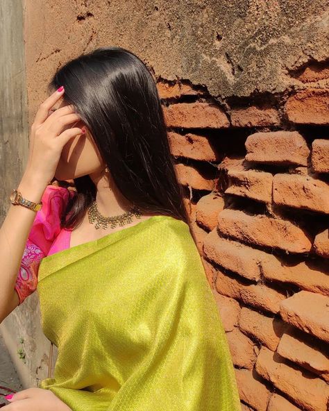 Shari Pose Idea, Sharee Photography Poses, Saree Hide Face Poses, Aesthetic Saree Poses At Home, Sisters Photoshoot Poses, Saree Poses, Self Portrait Poses, Creative Portrait Photography, Stylish Photo Pose