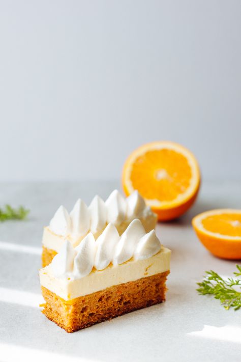 Dessert Restaurant, Cake With White Chocolate, Patisserie Fine, Moist Carrot Cakes, White Chocolate Mousse, Carrot Cake Recipe, Fancy Desserts, Creamy Chocolate, Desserts To Make