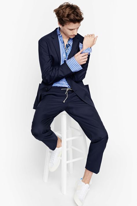 J Crew Lookbook, Mode Poses, J Crew Outfits, A Man In A Suit, Man In A Suit, 2016 Menswear, Mens Fashion Smart, Uni Outfits, Mens Spring Fashion