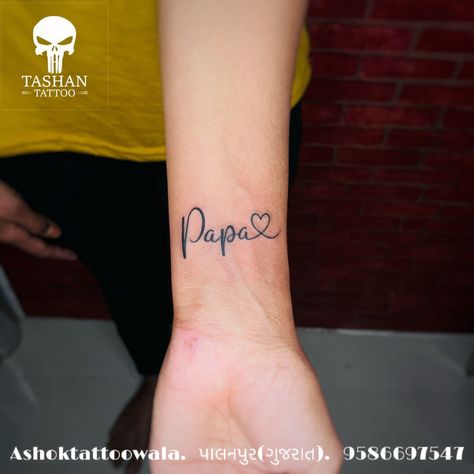 Papa Name Tattoo, Tettu Design Tattoo, Name Tattoo Hand, Papa Tattoo Design, Daughters Tattoo, Name Tattoos For Girls, Papa Tattoo, Hand Tattoo Images, Memorial Tattoo Ideas