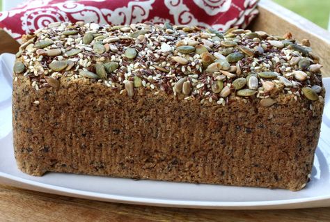 This low carb high protein nut and seed bread is gluten free and paleo. Easy to make, packed with nutrients and delicious! Daring Gourmet, Paleo Easy, Paleo Bread Recipe, Low Carb High Protein, Bread Alternatives, Protein Bread, Healthy Nuts, Paleo Bread, Seed Bread