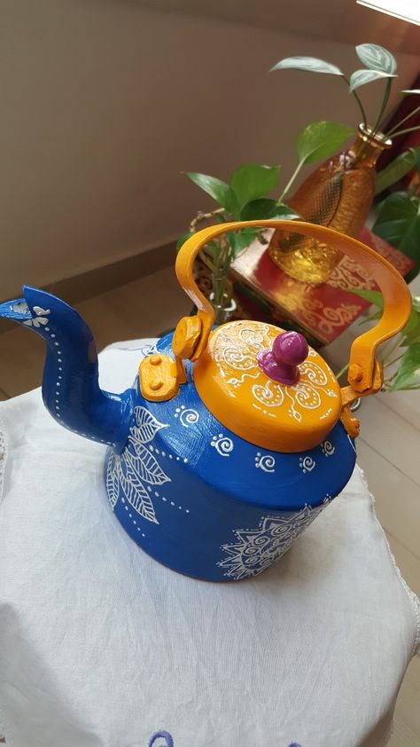 Kettle Painting Ideas, Kettle Painting Diy, Indian Handicrafts Decor, Kettle Painting, Painted Kettle, Kettle Art, Teapot Crafts, Painted Teapot, Hand Painted Wine Bottles